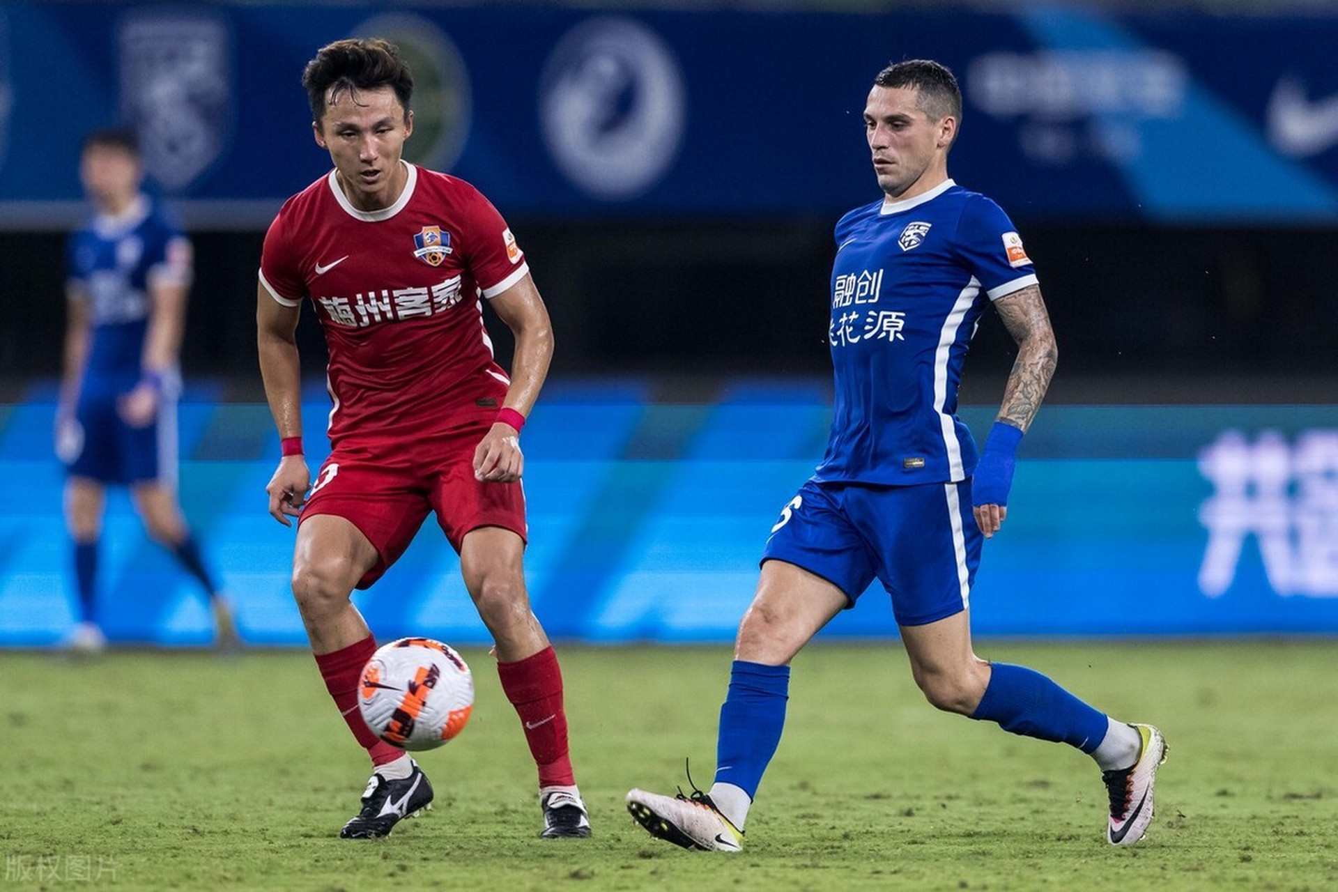 爱游戏官方清晨体能课后，萨克拉门托国王防线松动备战中超，目标明确，赛季目标并未改变的简单介绍