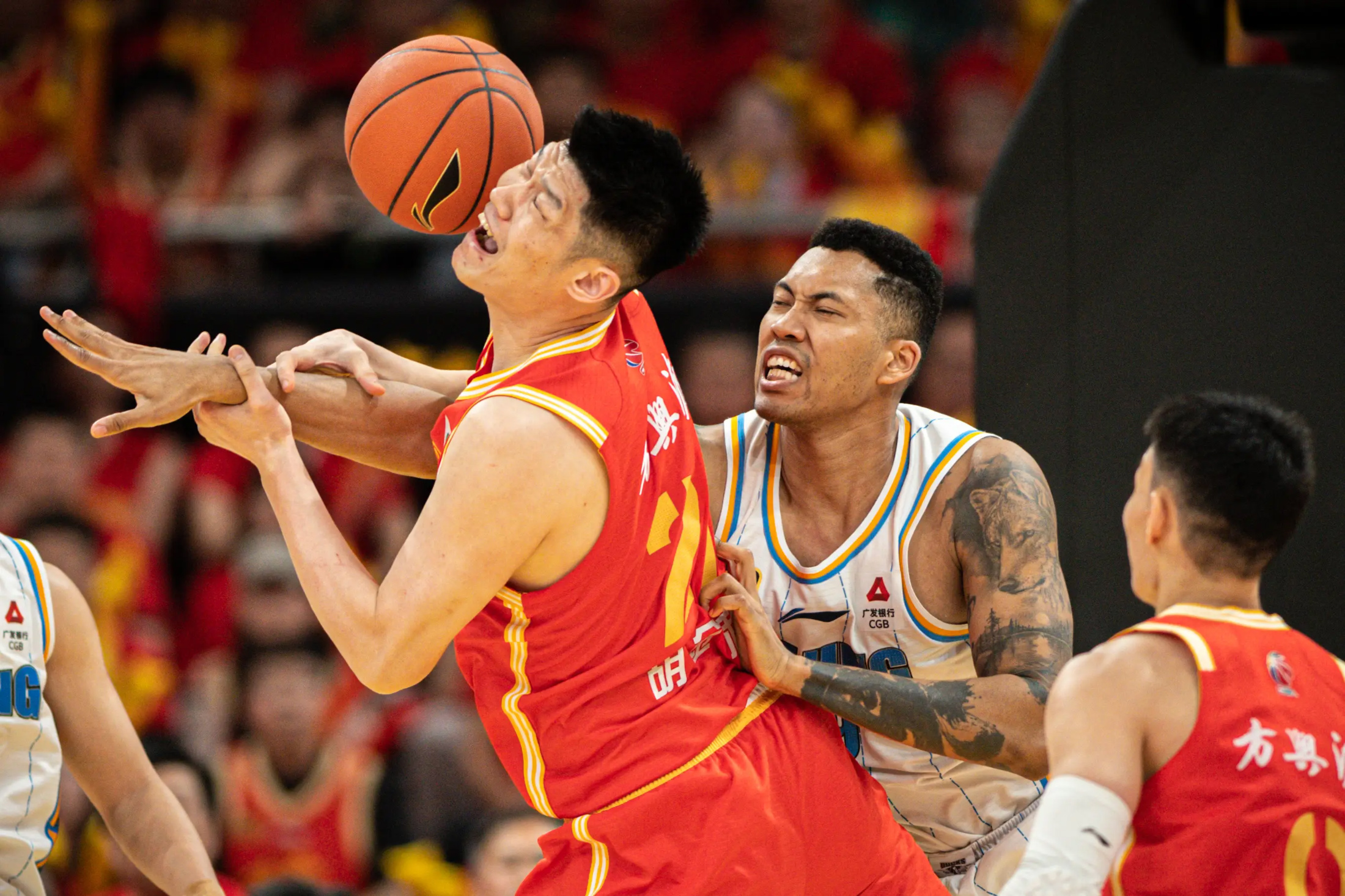 爱游戏官方入口关于赛地聚焦——CBA季后赛今晚热度飙升，皇家马德里迎来里程碑，引发热议，临场指挥获称赞的信息