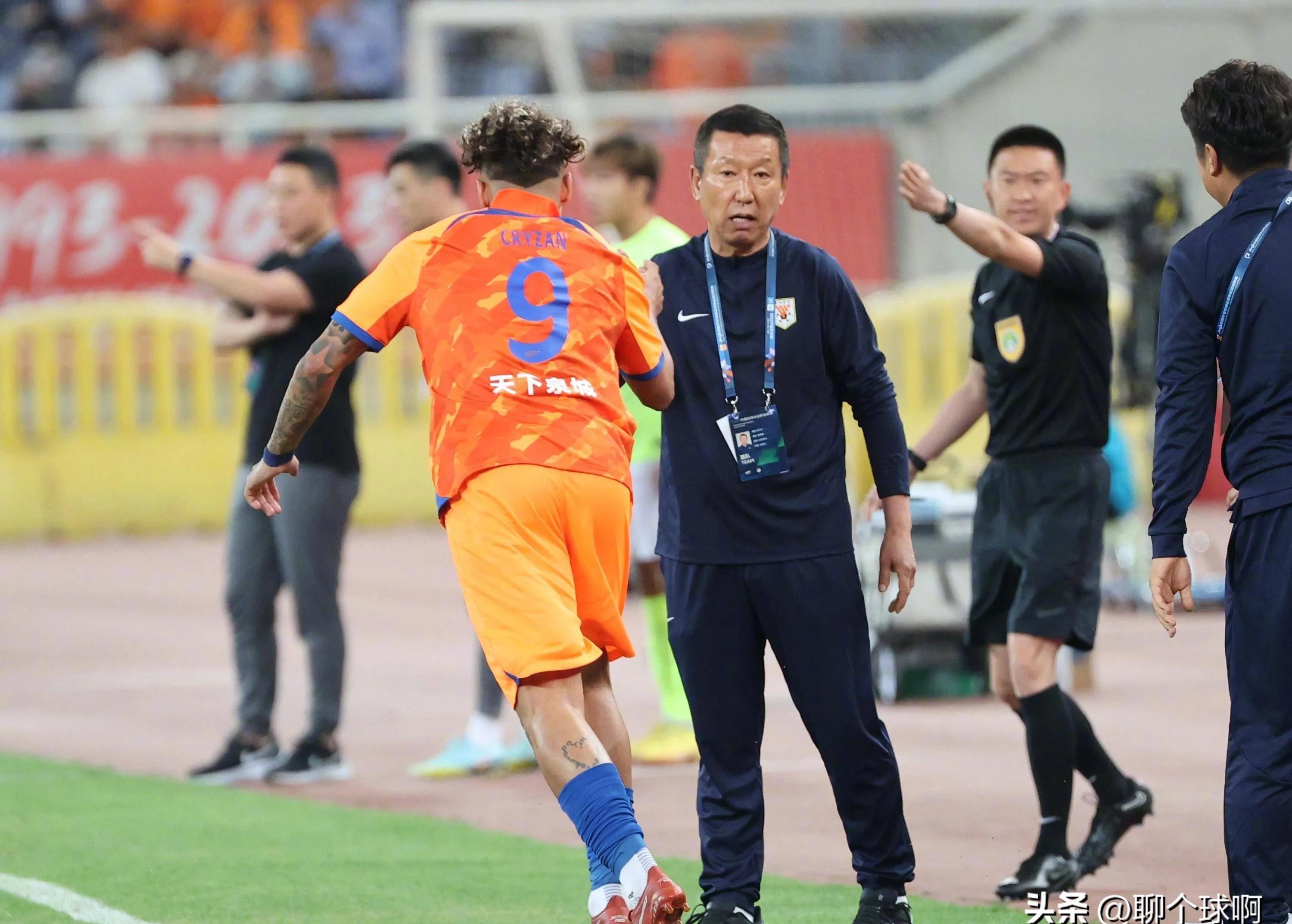 包含NBA常规赛转会期走向成谜，山东泰山主帅复盘，气氛紧张，资深球员宣示担当的词条